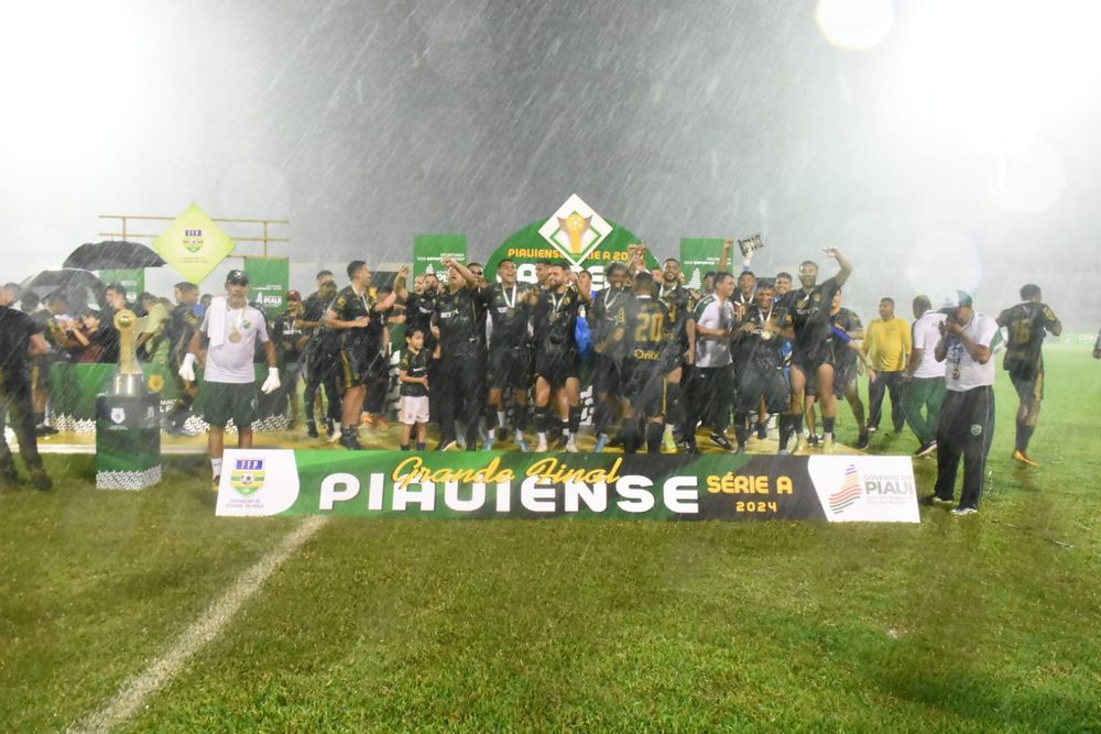 Com presença do ministro dos Esportes, Rafael parabeniza o Altos pela vitória no Campeonato Piauiense 2024