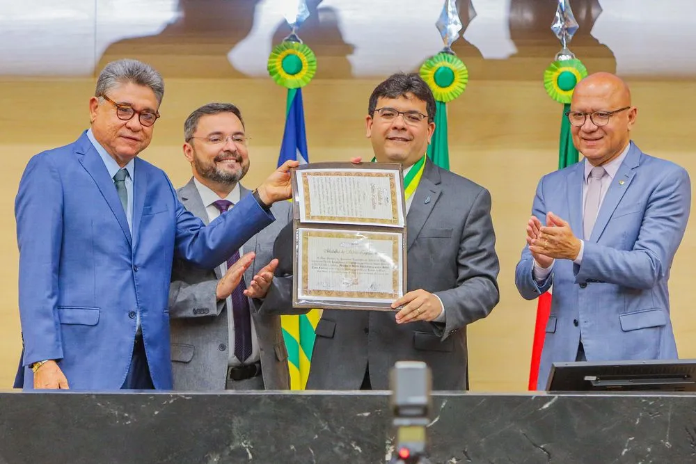 Ao ser homenageado pela Alepi, Rafael destaca papel da harmonia entre os poderes no sucesso do Governo