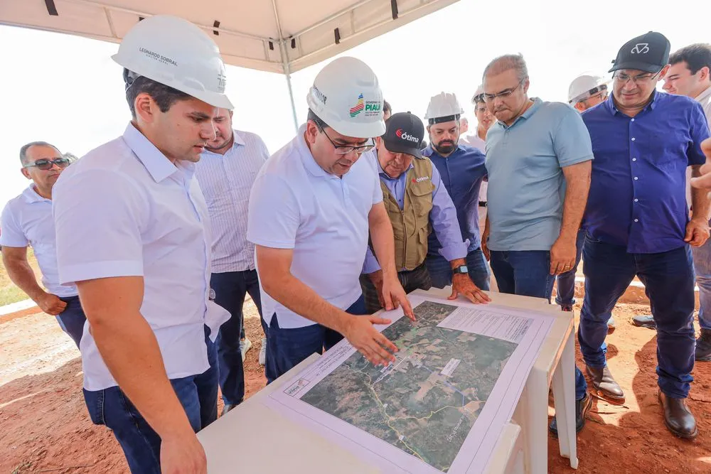 Governador inaugura 236 km da Transcerrados, que passa por sete municípios do Piauí