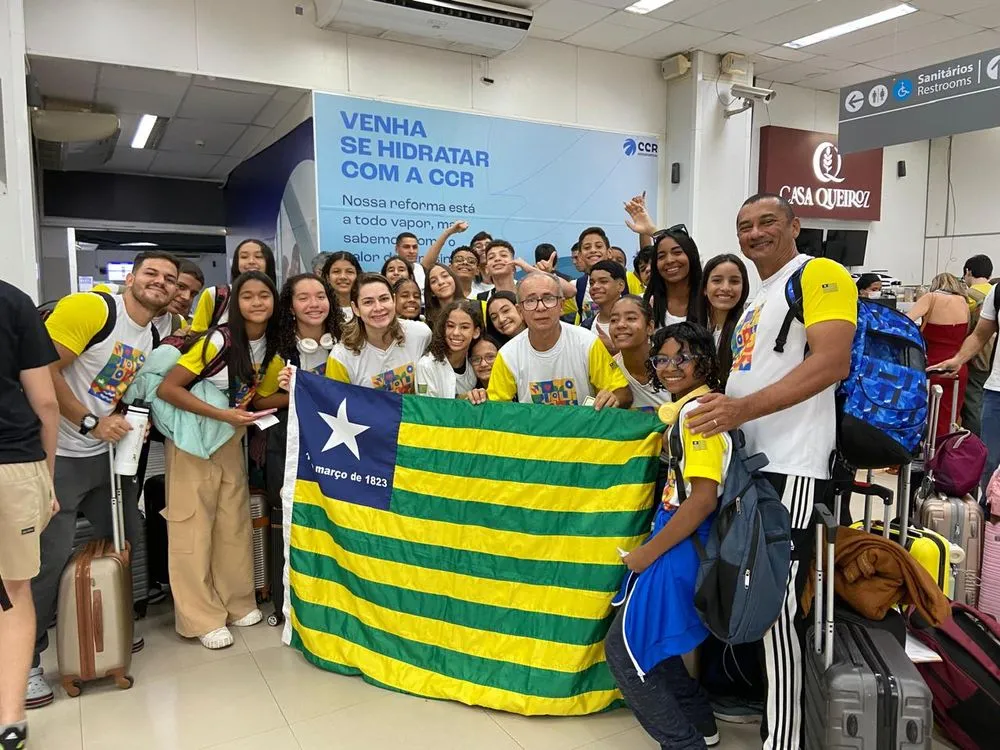 Último grupo formado por atletas piauiense embarca para os Jogos Escolares em Recife