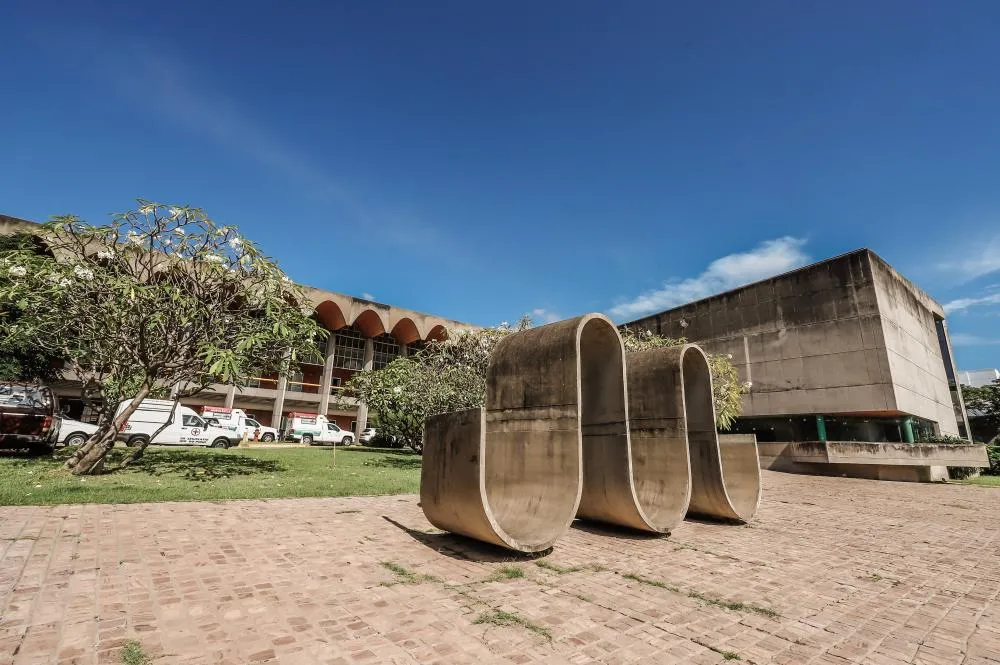 Presidente da Assembleia Legislativa do Piauí, Franzé Silva, exonera todos os servidores comissionados da Casa