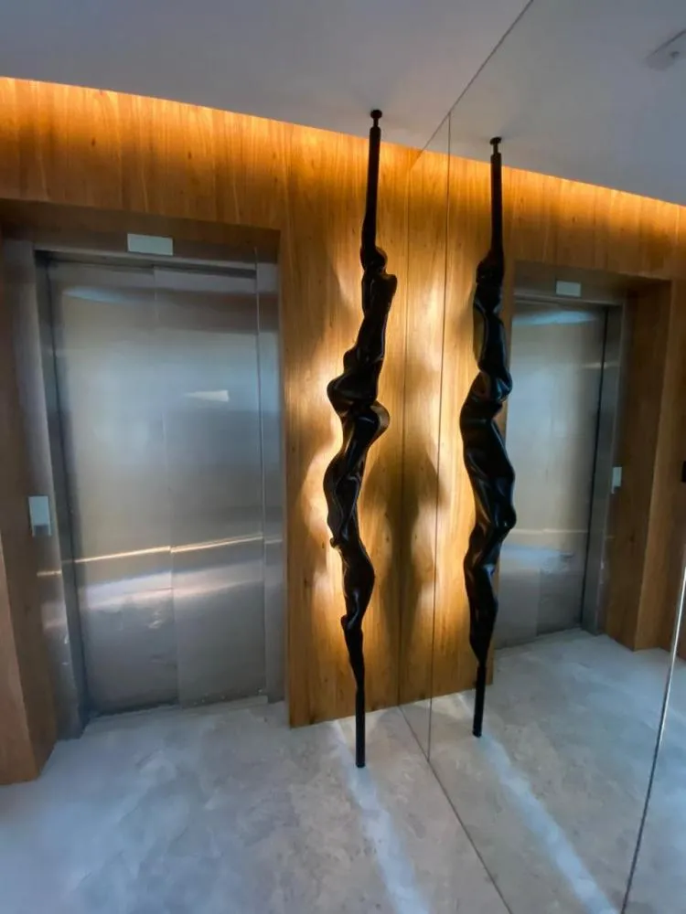 Artista transforma elementos naturais em peças únicas