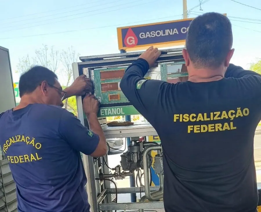 Duas bombas de combustíveis entregavam mais de 10% a menos do volume indicado no visor. Foto: Ascom Imepi