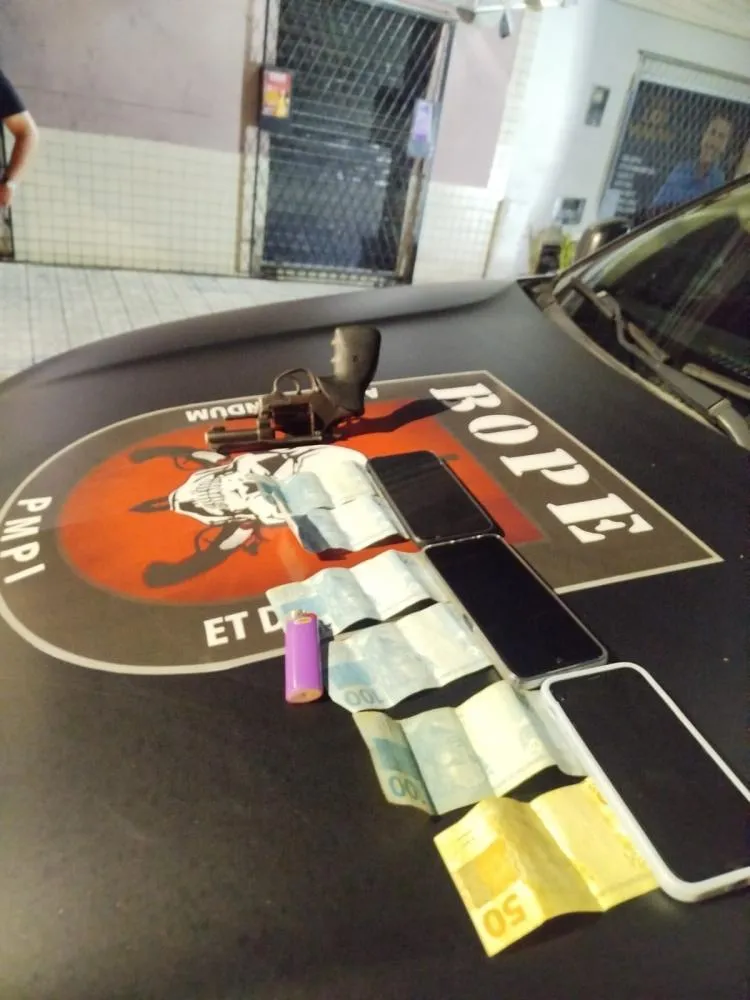BOPE prende trio com arma de fogo durante abordagem em Teresina