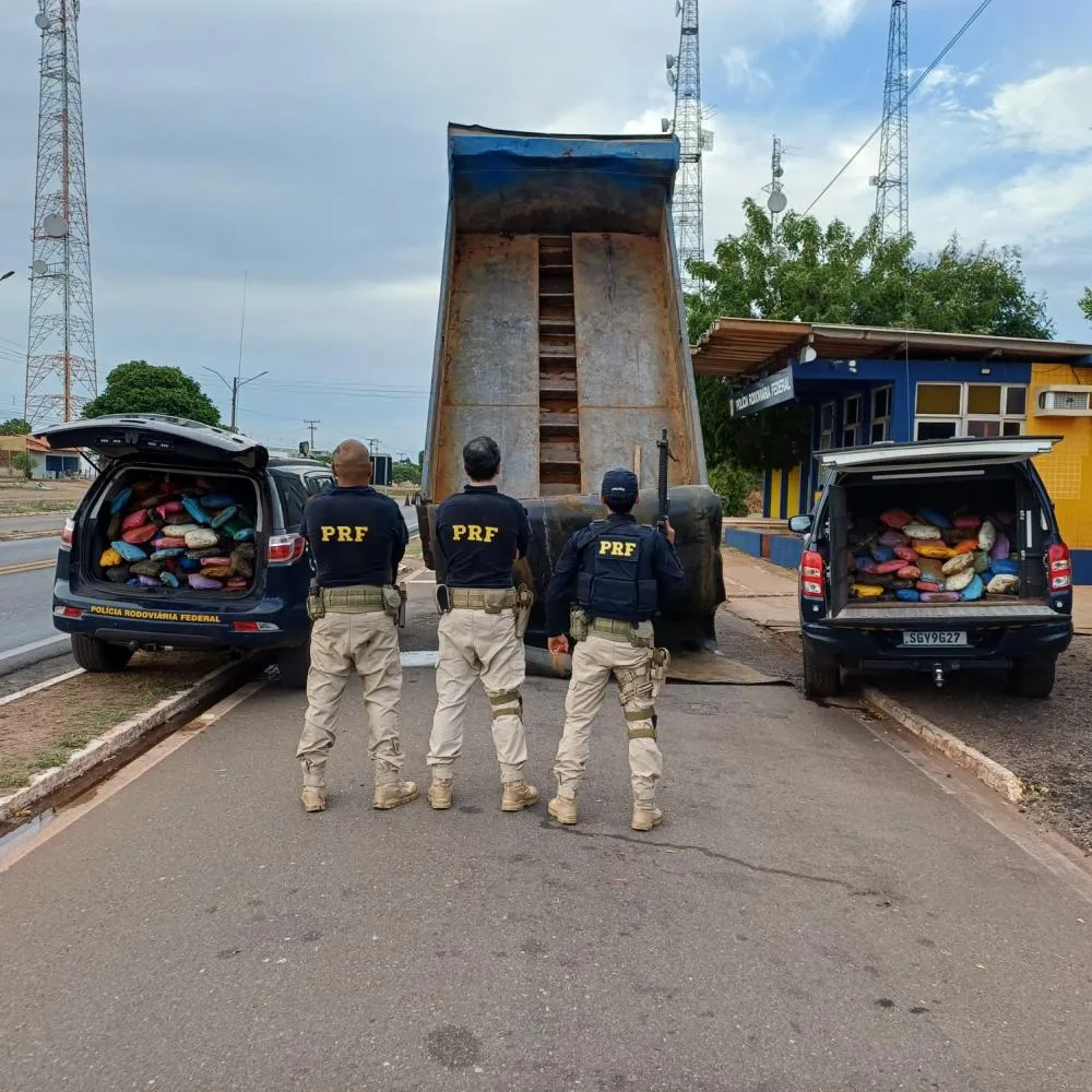 PRF apreende 350 kg de skunk durante fiscalização em Picos (PI)