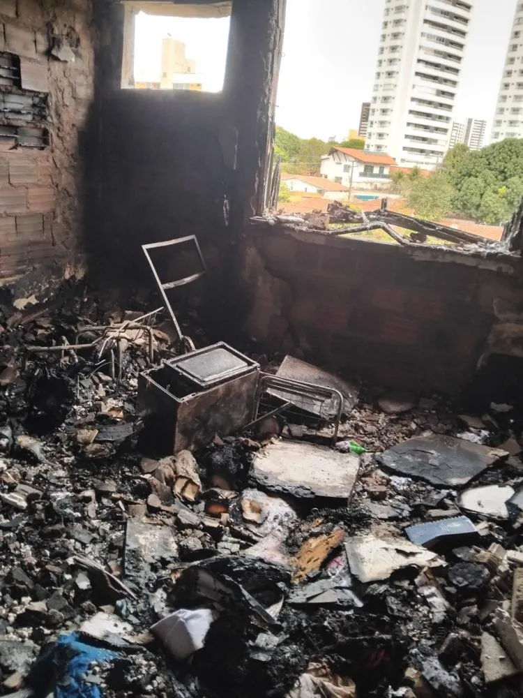 Incêndio atinge apartamento no São Cristóvão na madrugada desta quinta-feira (11)