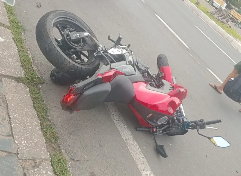 VÍDEO: Motociclista morre após ser atropelado e arrastado por carro na Avenida Frei Serafim, em Teresina
