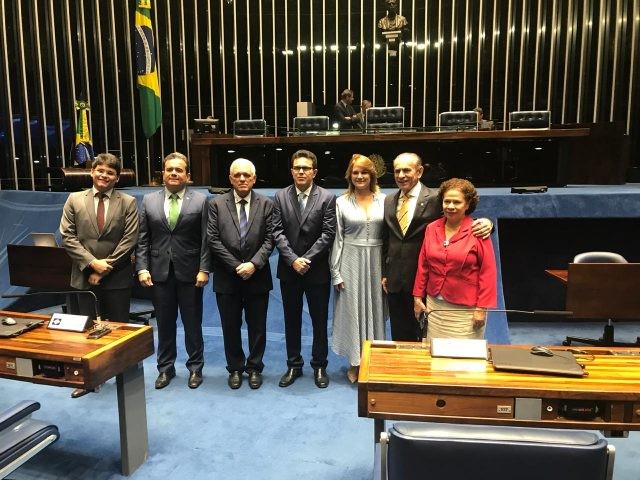 Regina Sousa renuncia ao mandato e novo senador do Piauí é empossado