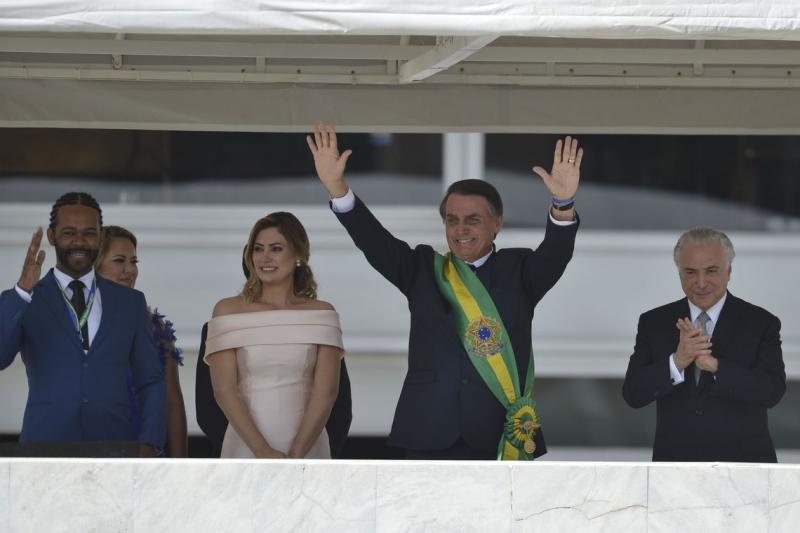 Jair Bolsonaro toma posse como presidente da República em Brasília