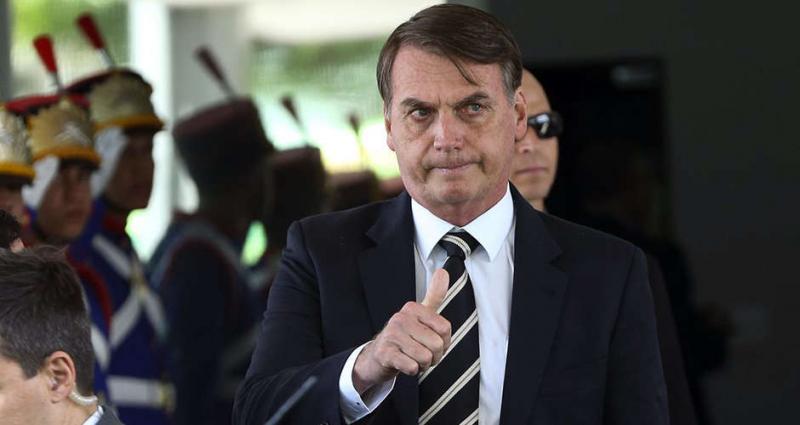 Bolsonaro assina decreto que facilita posse de armas