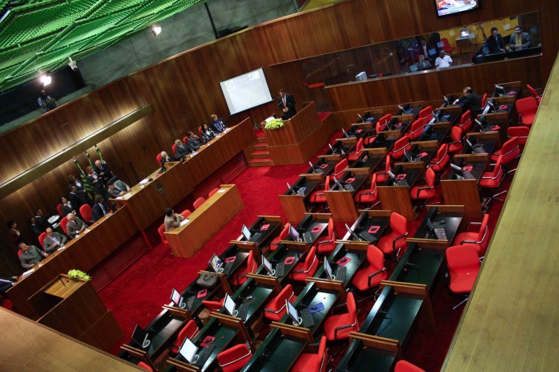 Deputados estaduais tomam posse na Assembleia Legislativa nesta sexta-feira