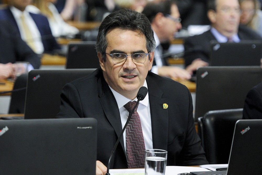 Polícia Federal faz buscas em endereços do senador Ciro Nogueira