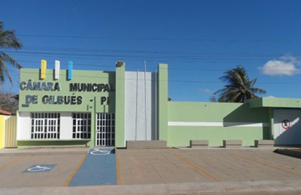 Vereadores decidem afastar prefeito de Gilbués