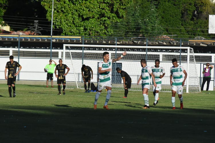 Altos vence de virada e se mantem vivo pela classificação no grupo A5