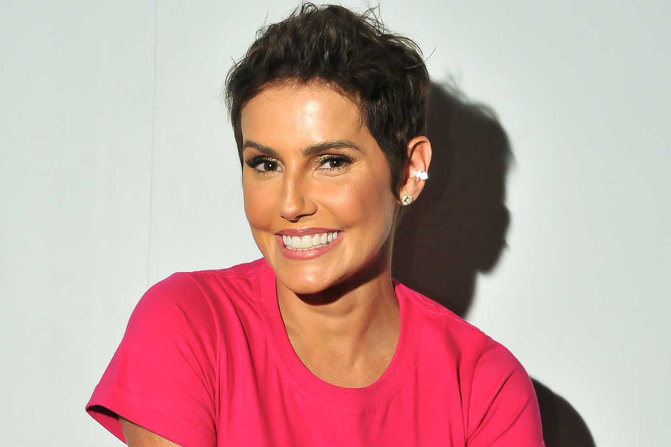 Deborah Secco recebe alta de hospital em São Paulo após 4 dias de internação