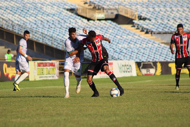 Floresta-CE faz dois, River consegue empate e se mantém na liderança