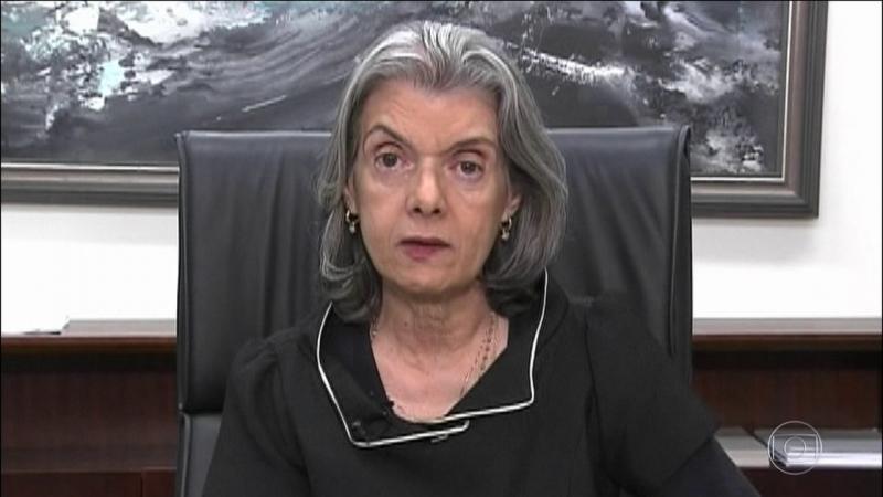 Cármen Lúcia pede 
