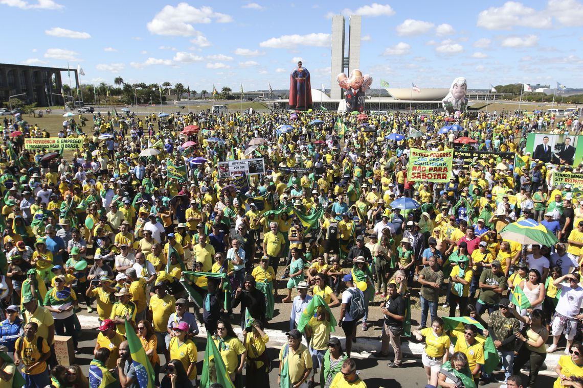 Atos pró-Moro e Bolsonaro reúnem manifestantes em 70 cidades