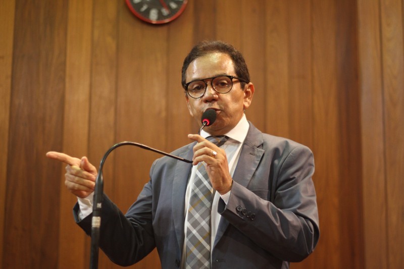 Deputado Dr. Hélio requer iluminação para o Coqueiro em Luis Correia