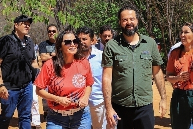 Ministro de Turismo visita parque em São Raimundo Nonato