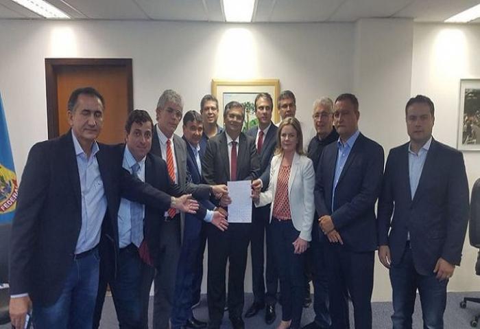 Wellington Dias é barrado pela PF em visita à Lula