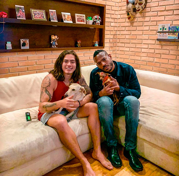 Whindersson Nunes recebe em sua casa ator do filme 
