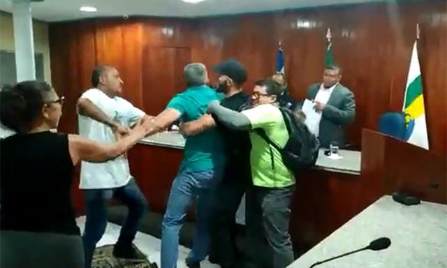 Sessão em Câmara Municipal é marcada por tumulto no Piauí