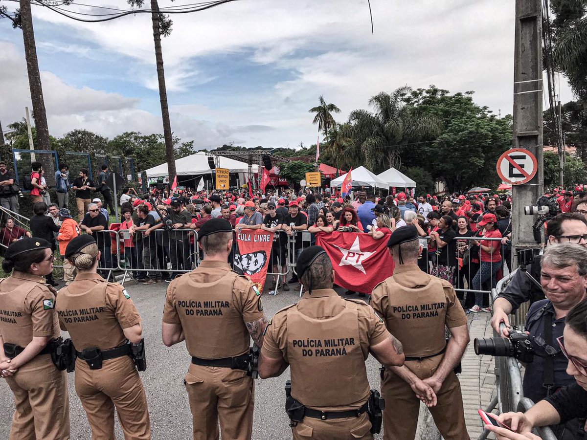 Juiz determina saída de Lula da prisão