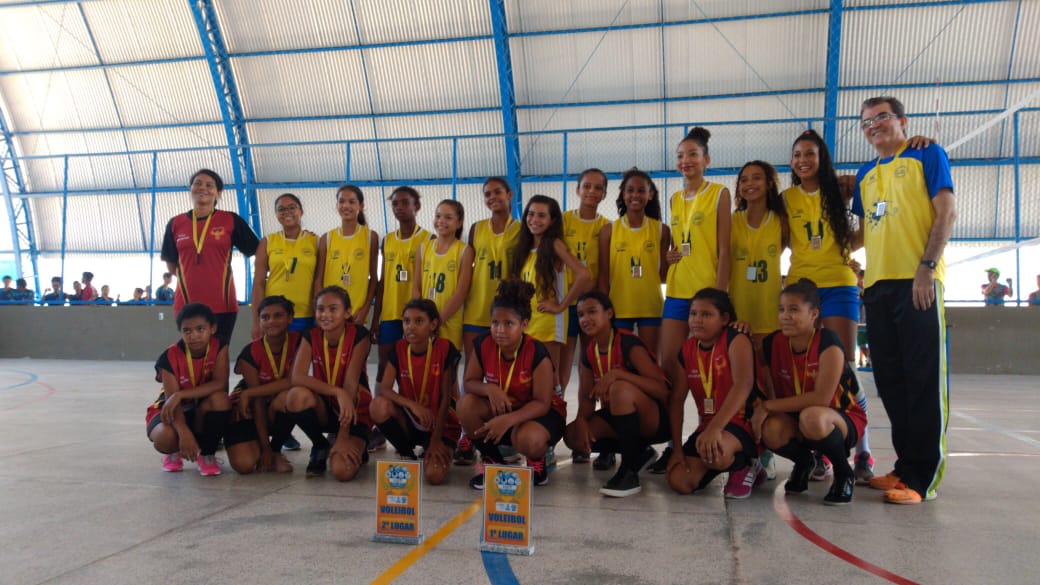 Equipes de vôlei feminino e masculino se classificam para fase estadual dos Jogos Escolares da Juventude 2020