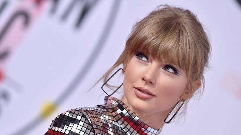 Taylor Swift foi eleita artista da década no American Music Awards 2019