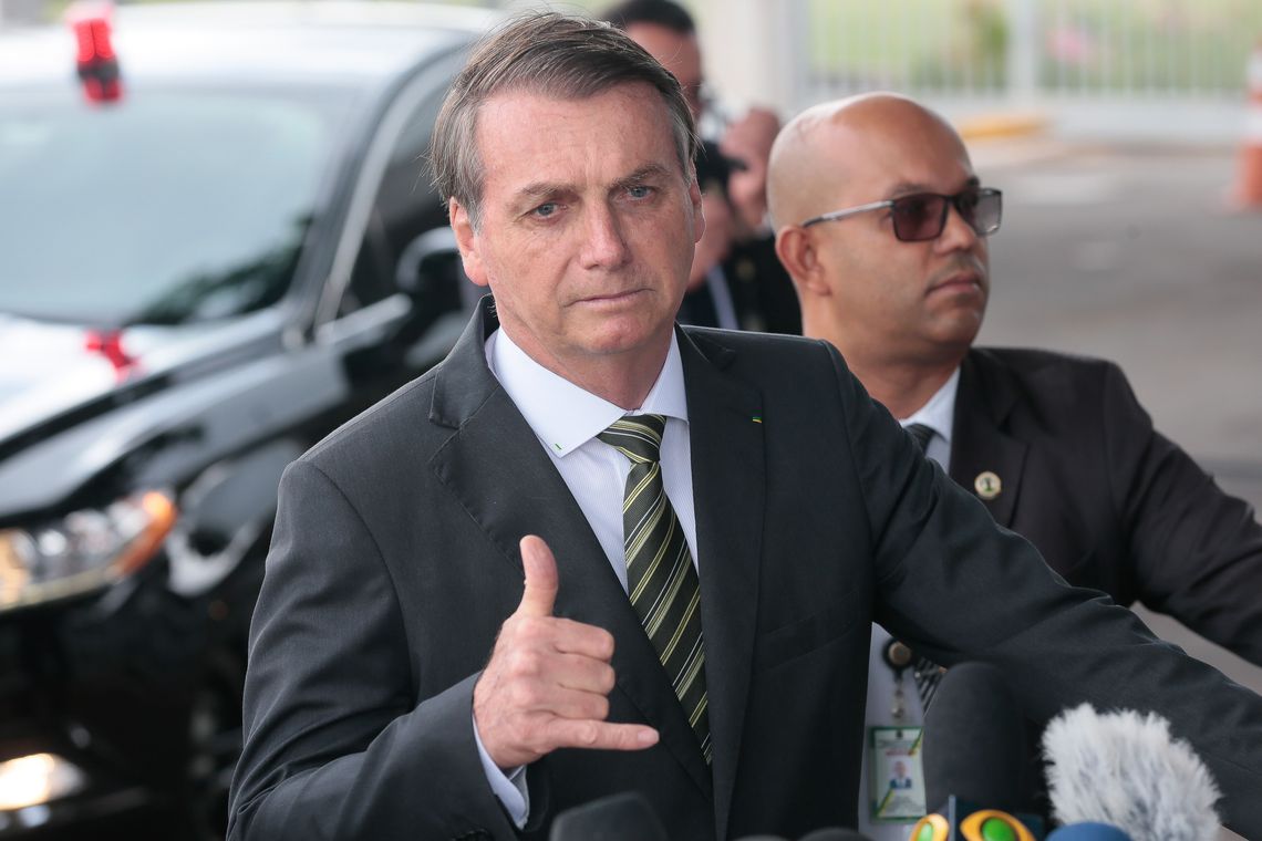 Bolsonaro liga para presidente uruguaio eleito e confirma ida à posse