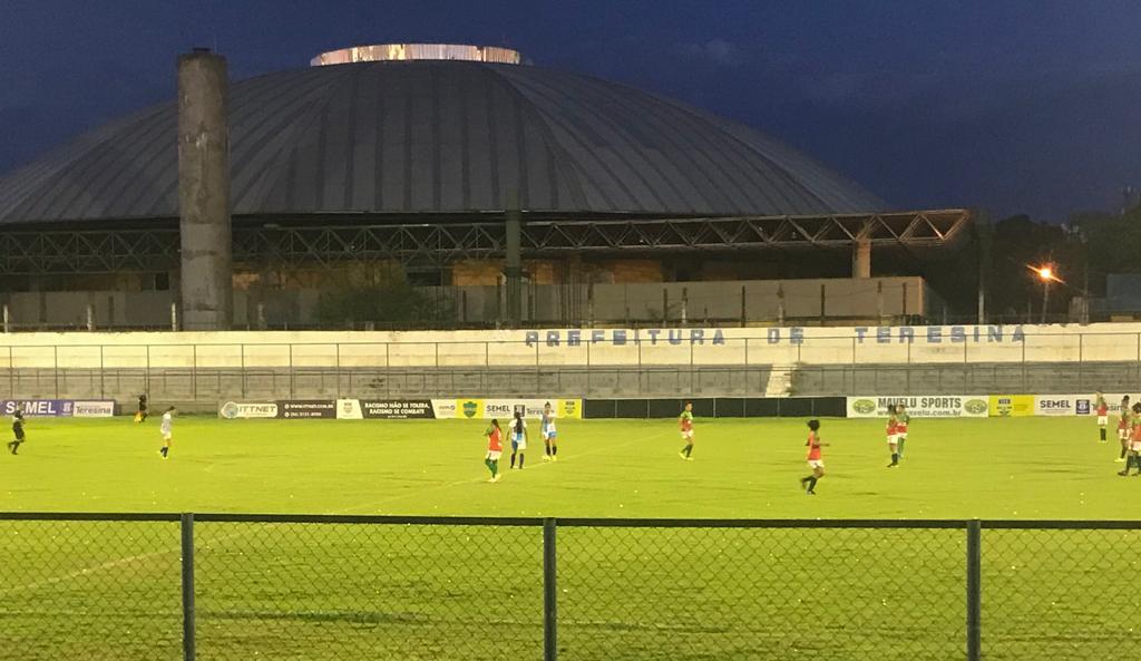 Comercial-PI entra em campo com 7 jogadoras