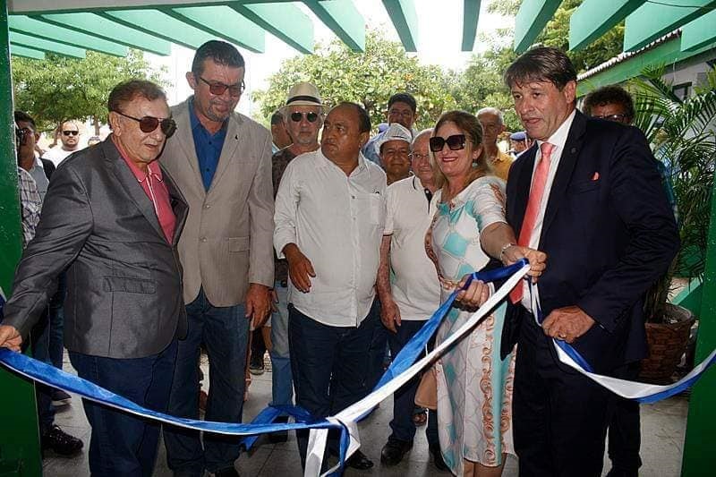Em solenidade, Mão Santa 