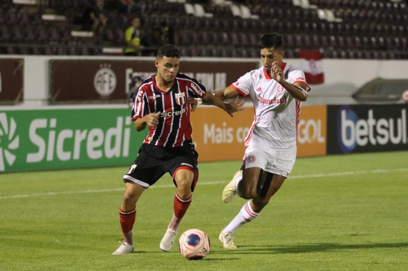 Inter e Corinthians decidem a primeira vaga na final da Copinha nesta terça (21)