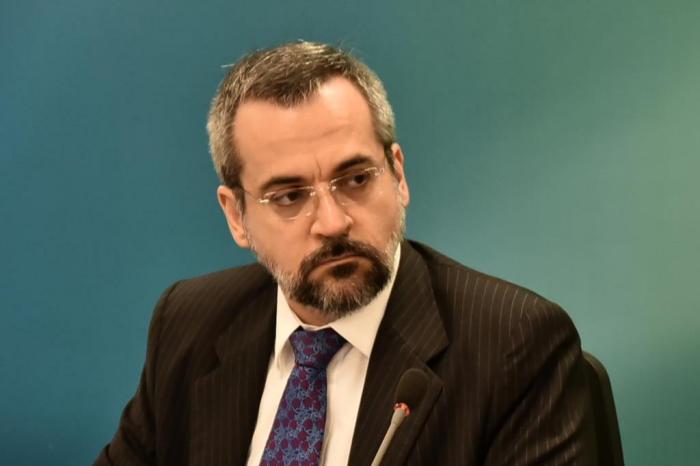 STF abre inquérito contra ministro da Educação por suposto racismo