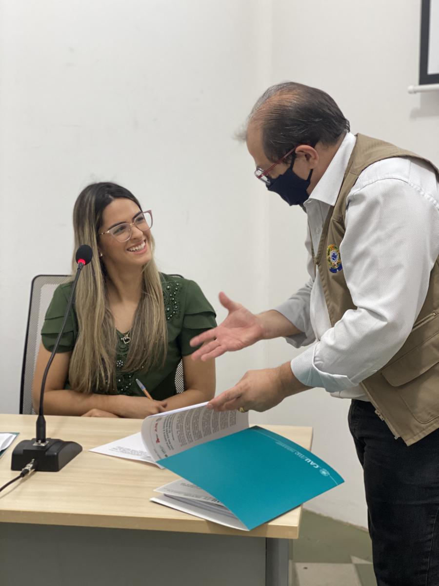 Candidata Gessy Fonseca assina compromisso do Projeto de Cidades Pós-Pandemia