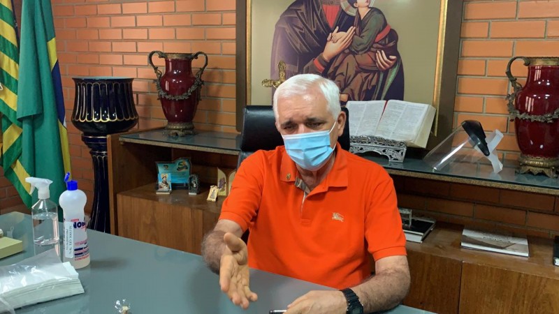 Themístocles reúne deputados para definir retorno das sessões presenciais