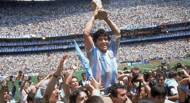 Diego Maradona morre depois de parada cardiorrespiratória 