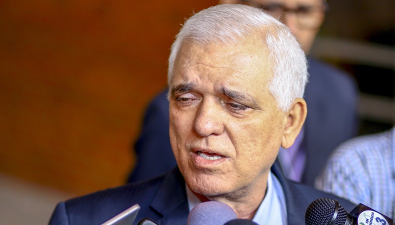 Deputado Themístocles Filho testa positivo para covid-19 