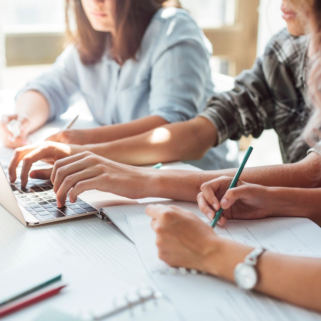 Estudar em família facilita aprendizado da língua inglesa