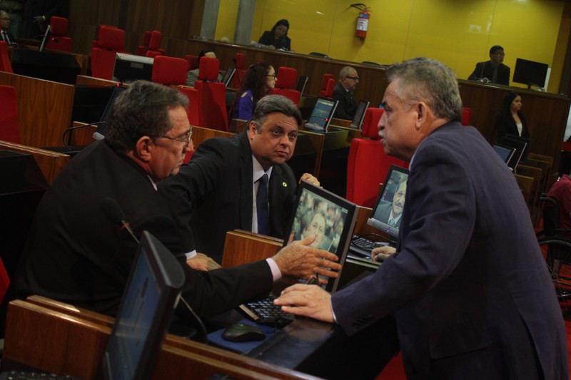 Deputados querem comissão para acompanhar obras realizadas com empréstimos dados ao Governo do Piauí