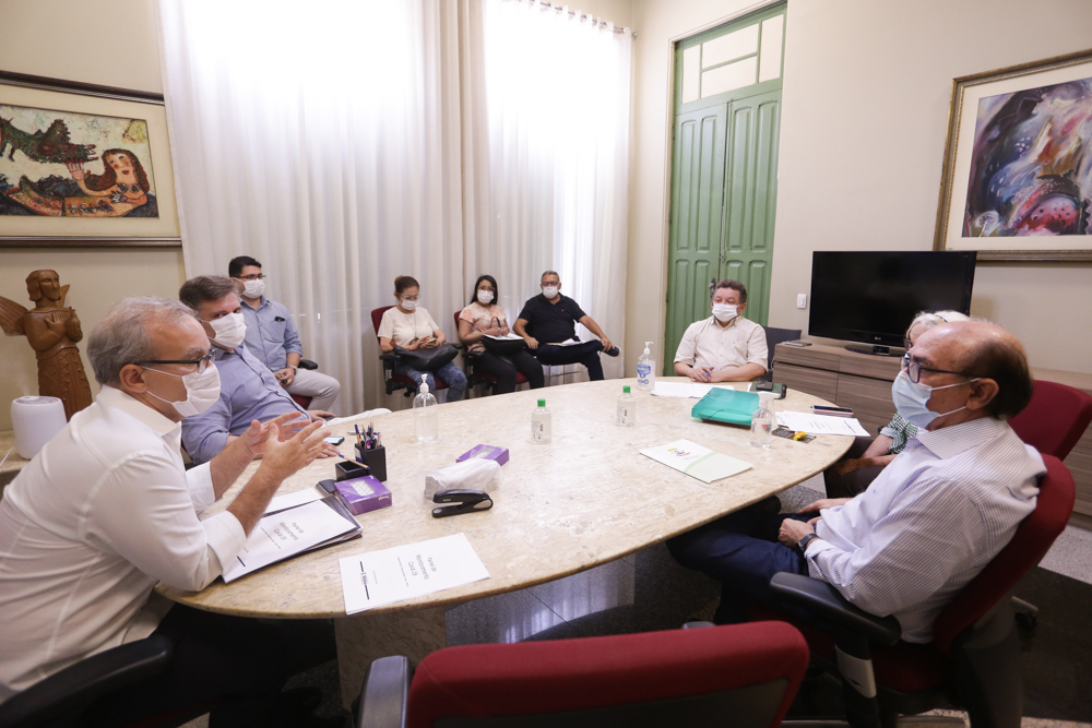 Prefeito Firmino se reúne com Gilberto Albuquerque e apresenta dados