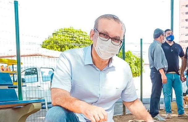 Ex-prefeito Firmino Filho gastou R$ 2,3 milhões com escritórios de advocacia em dezembro